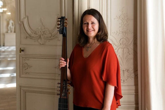 Claire Antonini, autrice du livre L’Enchanteresse et autres pièces transposées au luth Baroque.