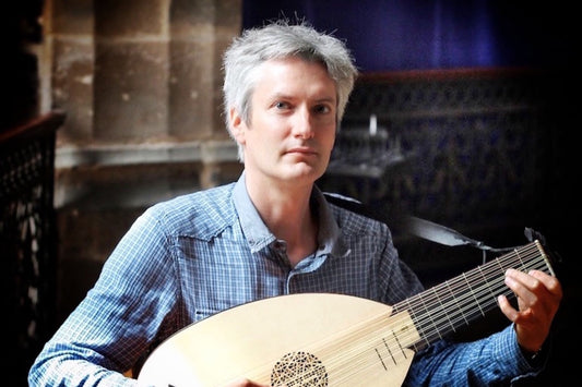 André Henrich jouant du luth Renaissance 8 chœurs LLD®
